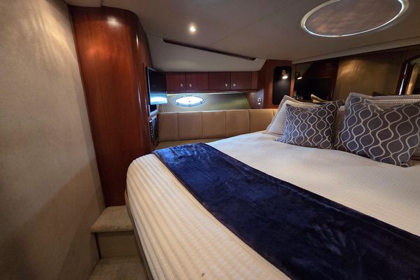2000 Cruisers Yachts 50