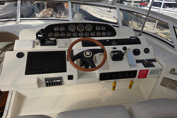 2000 Cruisers Yachts 50