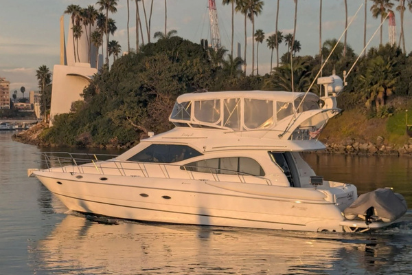 2000 Cruisers Yachts 50