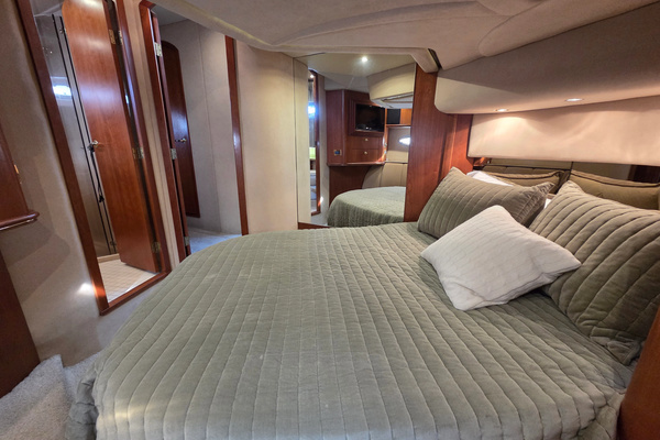 2000 Cruisers Yachts 50