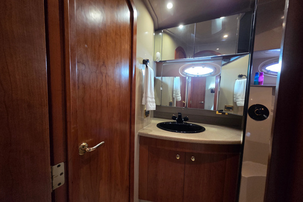 2000 Cruisers Yachts 50