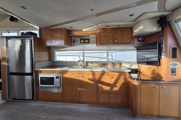 2000 Cruisers Yachts 50