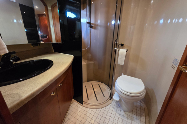 2000 Cruisers Yachts 50