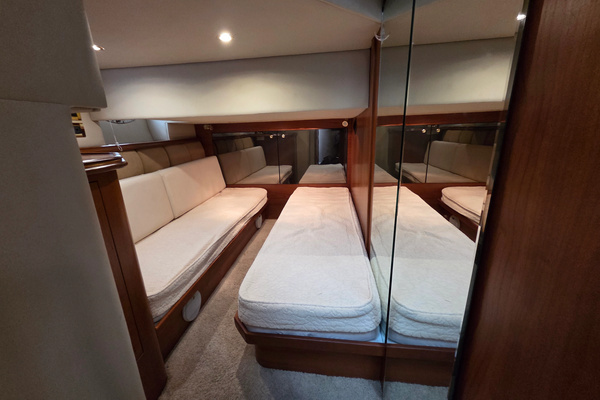 2000 Cruisers Yachts 50