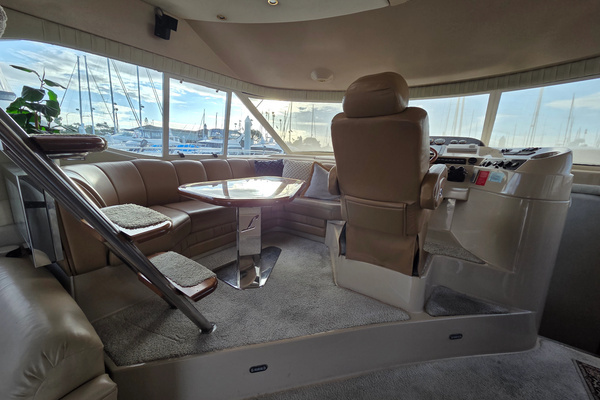 2000 Cruisers Yachts 50