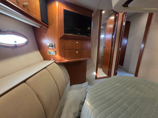 2000 Cruisers Yachts 50
