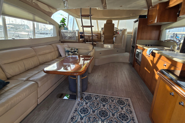 2000 Cruisers Yachts 50