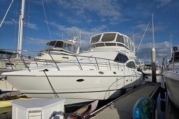 2000 Cruisers Yachts 50