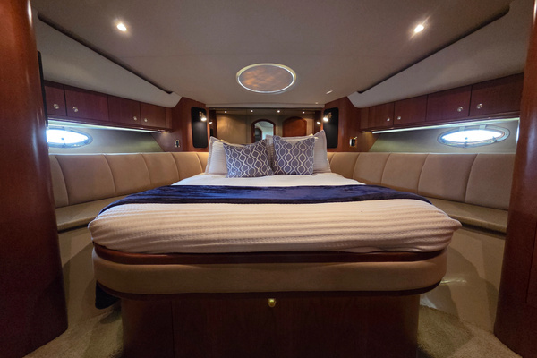 2000 Cruisers Yachts 50