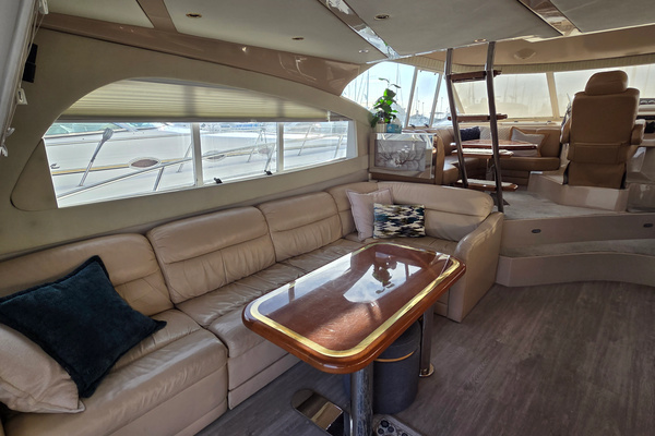 2000 Cruisers Yachts 50