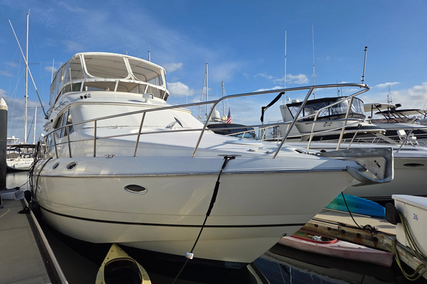 2000 Cruisers Yachts 50