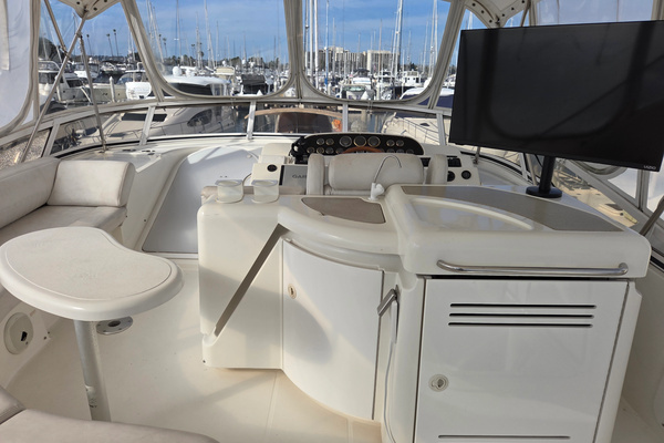 2000 Cruisers Yachts 50