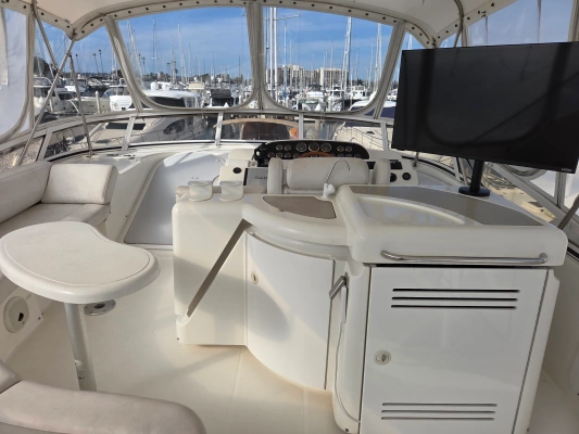 2000 Cruisers Yachts 50