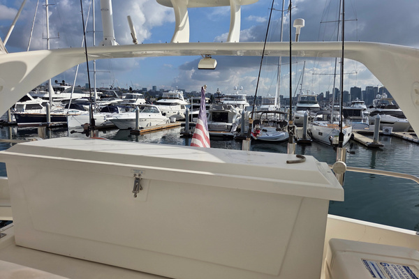 2000 Cruisers Yachts 50