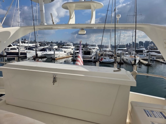 2000 Cruisers Yachts 50