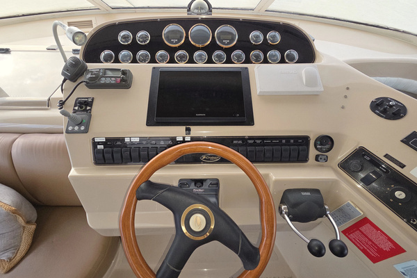 2000 Cruisers Yachts 50