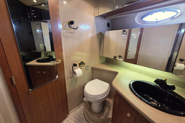 2000 Cruisers Yachts 50