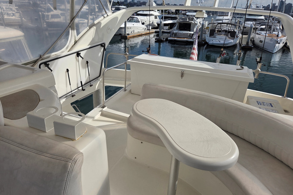 2000 Cruisers Yachts 50