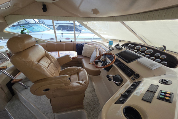 2000 Cruisers Yachts 50