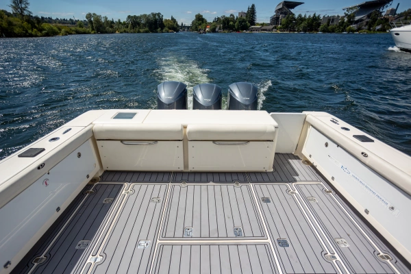2009 Pursuit 37