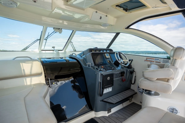 2009 Pursuit 37