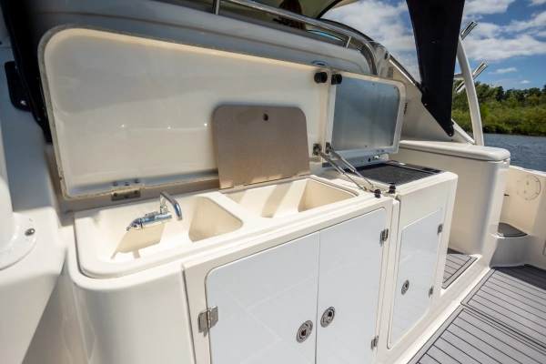 2009 Pursuit 37