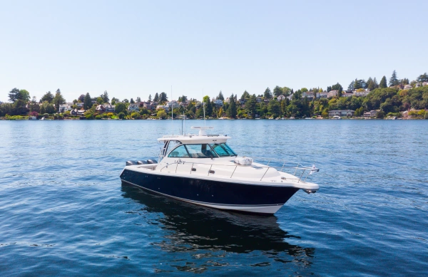2009 Pursuit 37