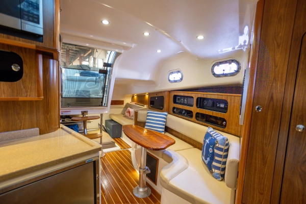 2009 Pursuit 37