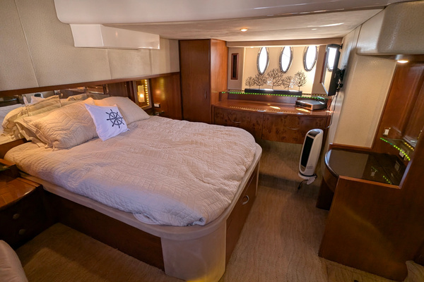 2010 Ovation 52