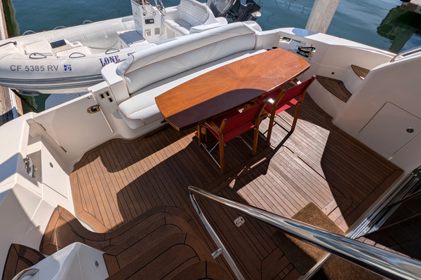 2010 Ovation 52