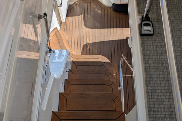 2010 Ovation 52