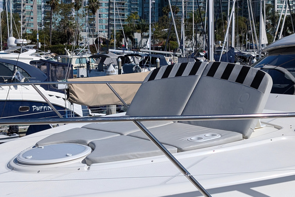 2010 Ovation 52