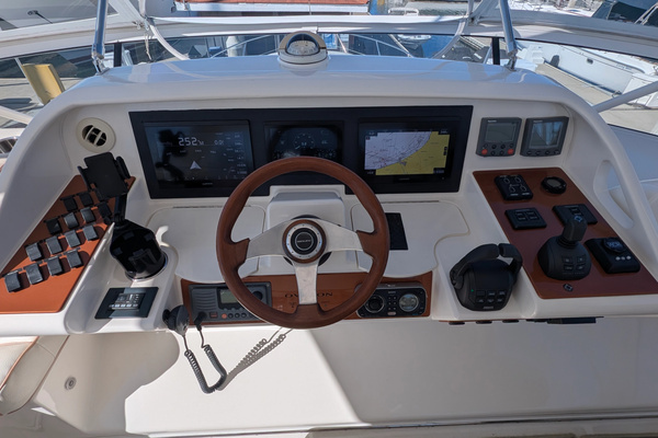 2010 Ovation 52