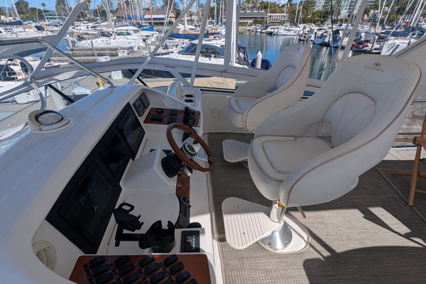 2010 Ovation 52