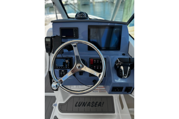 Luna Sea 26ft Pursuit Yacht For Sale