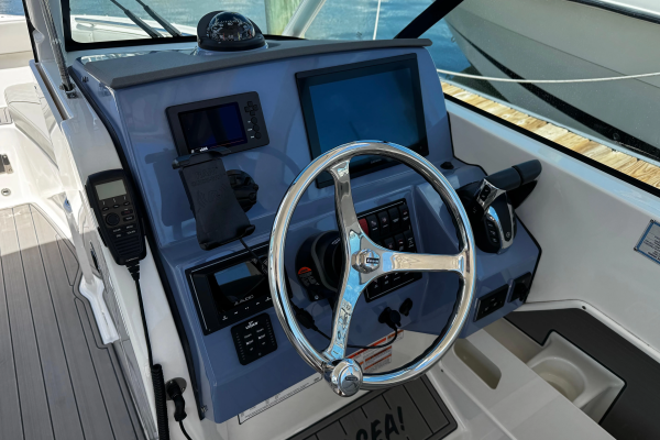 Luna Sea 26ft Pursuit Yacht For Sale