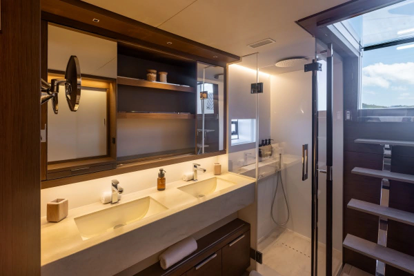 Marooned 67ft Lagoon Yacht For Sale