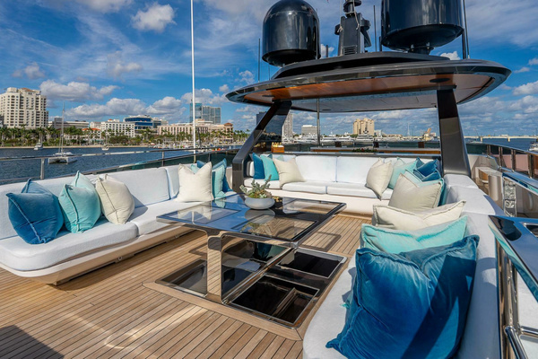 2017 Mangusta 138