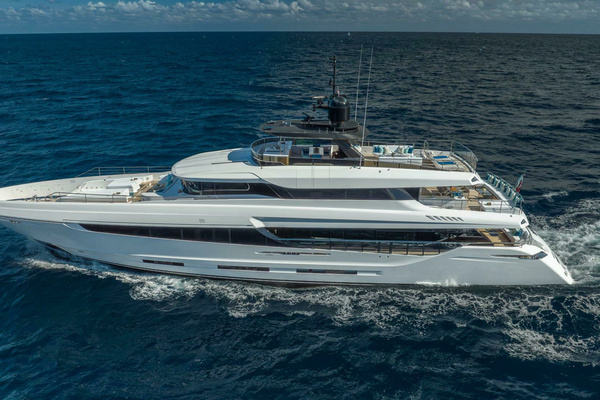 2017 Mangusta 138