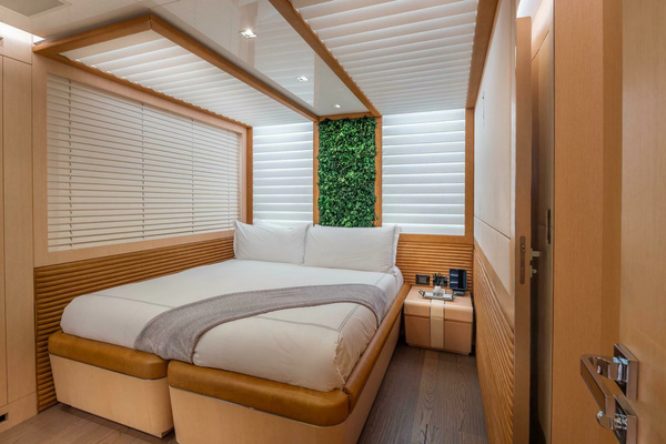 2017 Mangusta 138