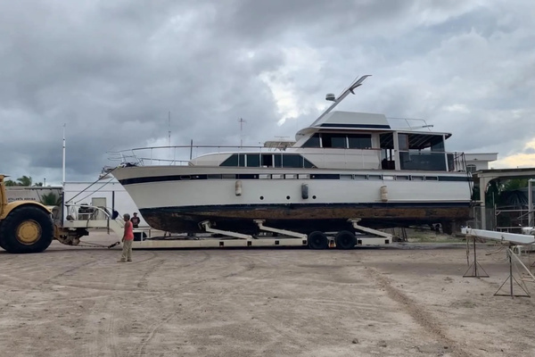 Chris-Craft 57 Constellation Yacht For Sale