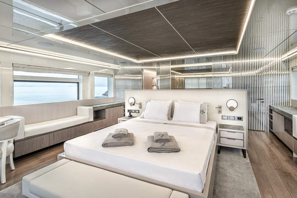 2027Numarine 105 ft 32XP   NUMARINE 32XP