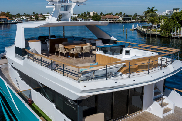 2027Numarine 105 ft 32XP   NUMARINE 32XP