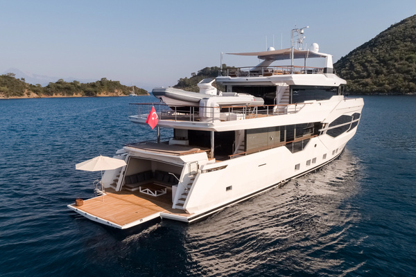 2027Numarine 105 ft 32XP   NUMARINE 32XP