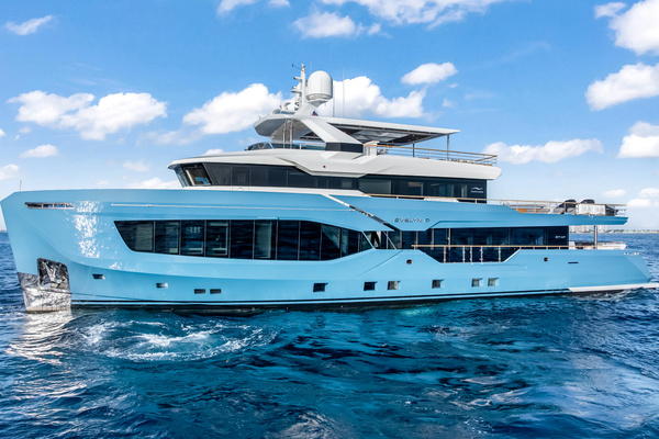 2027Numarine 121 ft 37XP   NUMARINE 37XP 21