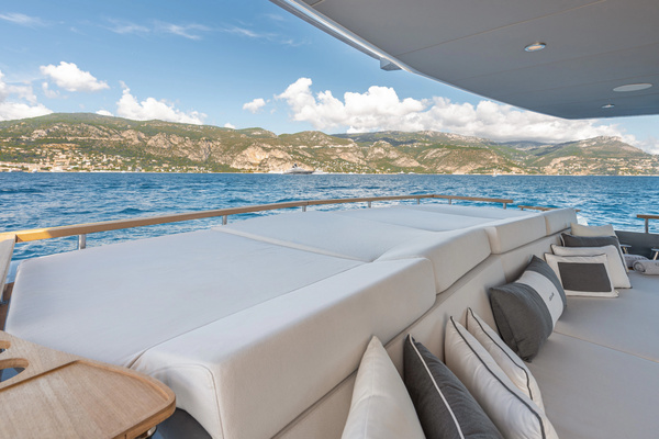 2027Numarine 121 ft 37XP   NUMARINE 37XP 21