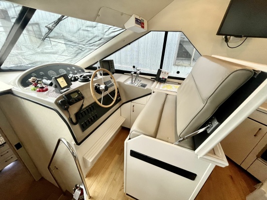 39ft Bayliner Yacht For Sale
