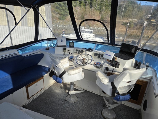 48ft Uniflite Yacht For Sale