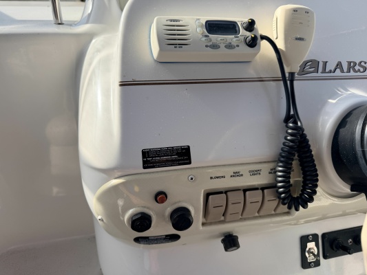 33ft Larson Yacht For Sale