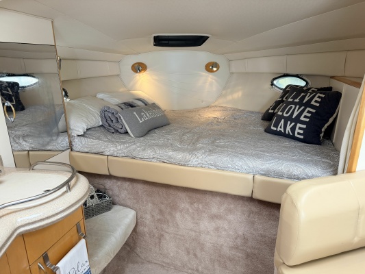 33ft Larson Yacht For Sale